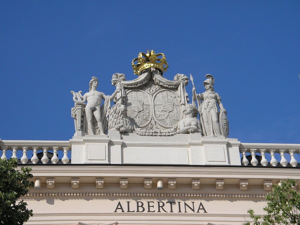 Vytis Albertinos muziejaus fasade