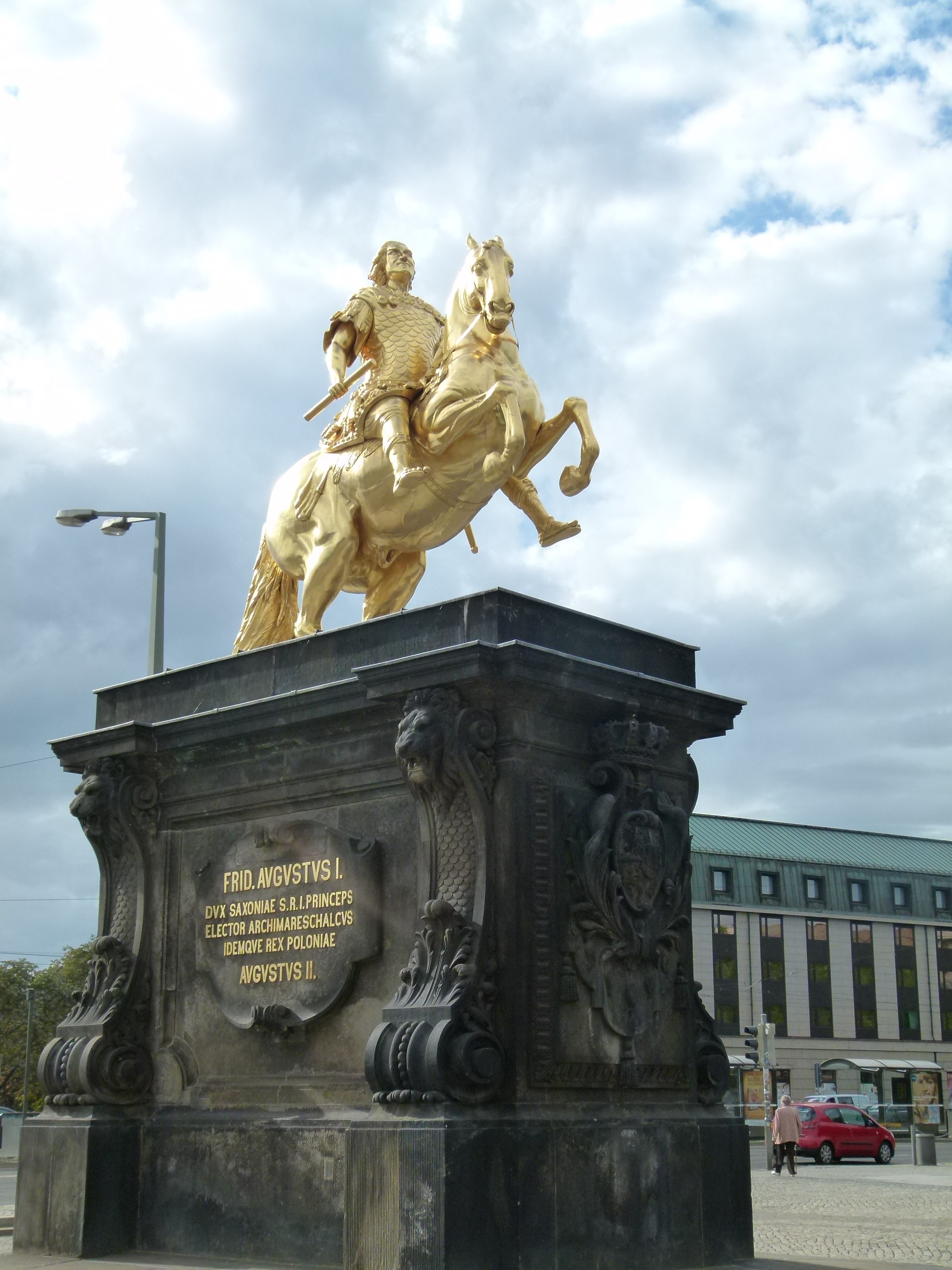 Paminklas Augustui Stipriajam su Lietuvos Vyčiu Dresdene