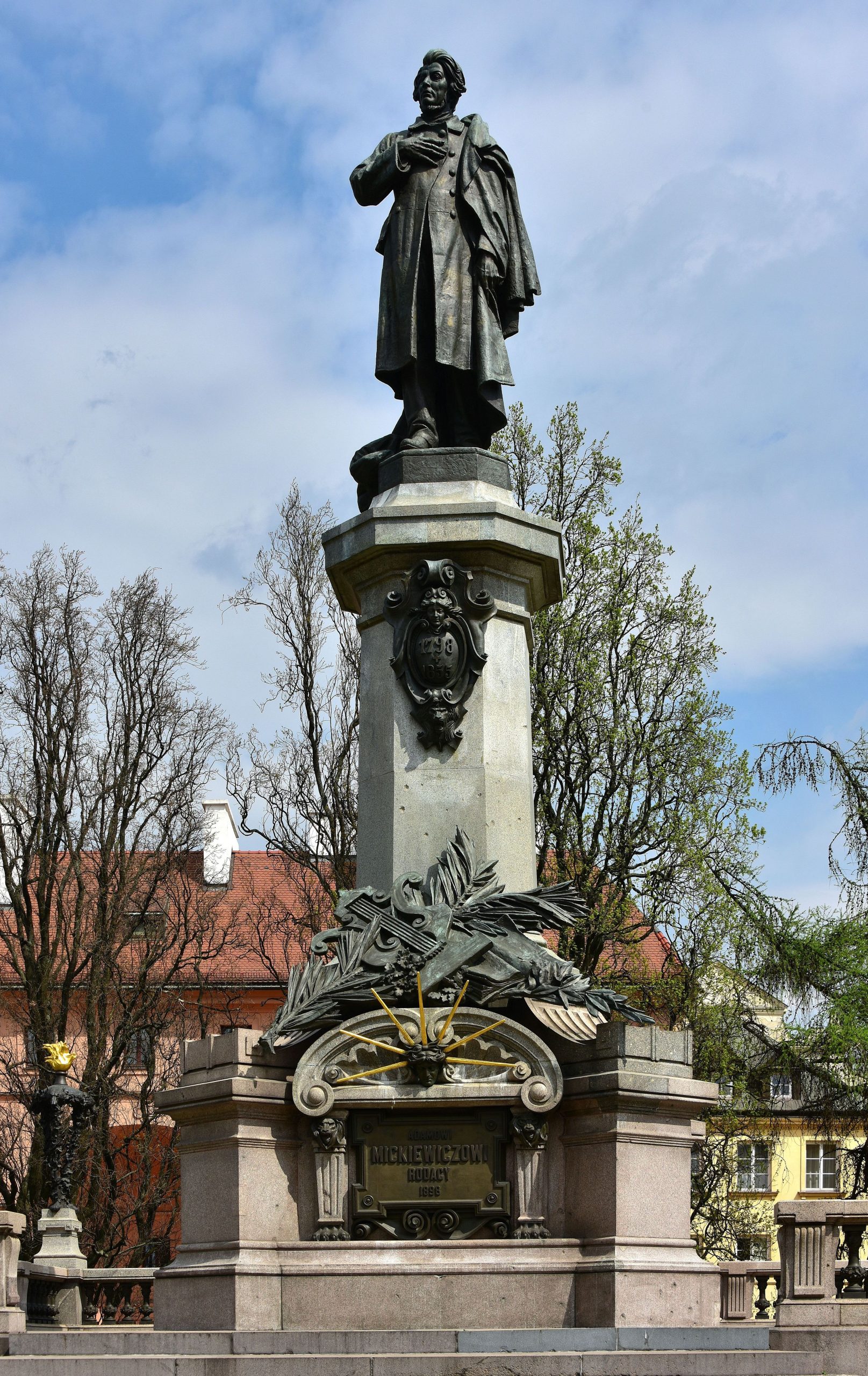 Adomo Mickevičiaus paminklas ir skveras Varšuvoje